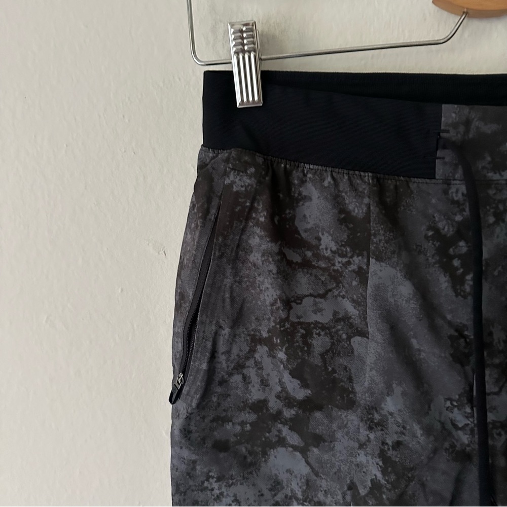 Lululemon License to Train Short 7" *Lined
Tactile Print Anchor Black Small - Picture 5 of 14